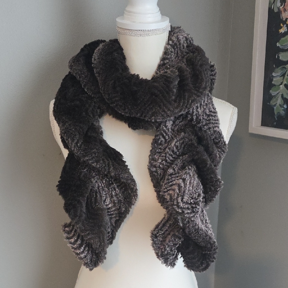 Brown Ruffled Winter Scarf - Picture 4 of 7